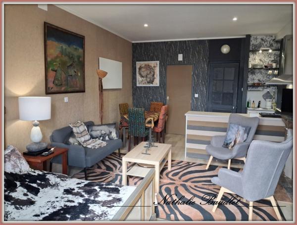 Sillé-le-Guillaume (72140) Immeuble de caractère avec 2 appartements rénovés et un café-restaurant