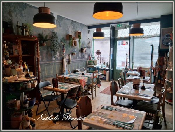 Sillé-le-Guillaume (72140) Immeuble de caractère avec 2 appartements rénovés et un café-restaurant