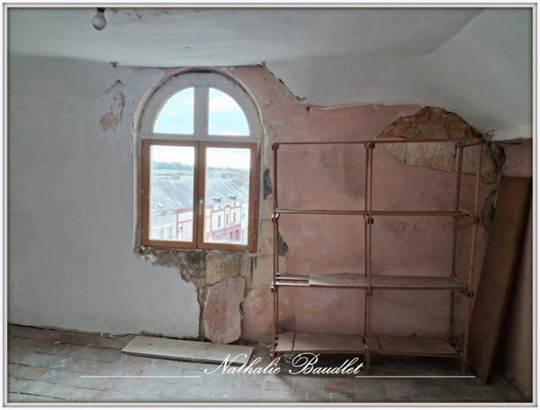 Sillé-le-Guillaume (72140) Immeuble de caractère avec 2 appartements rénovés et un café-restaurant