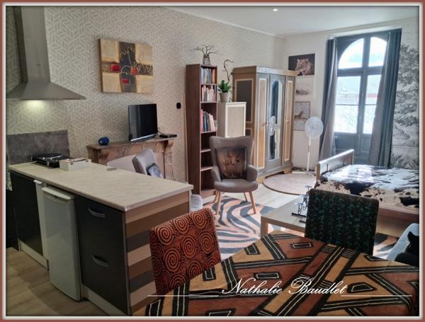 Sillé-le-Guillaume (72140) Immeuble de caractère avec 2 appartements rénovés et un café-restaurant