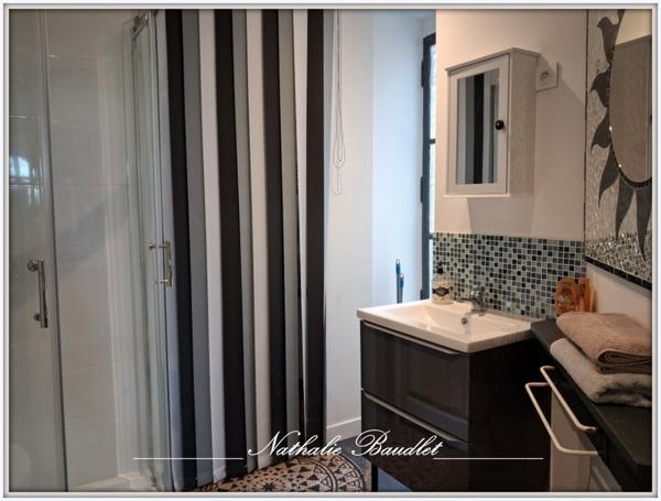 Sillé-le-Guillaume (72140) Immeuble de caractère avec 2 appartements rénovés et un café-restaurant