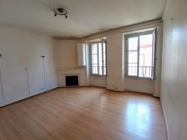 Spacieux appartement en centre-ville Tulle