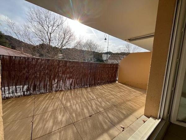 Eclusivité: Type 3 avec terrasse et parking en sous-sol. La Roque d'Anthéron