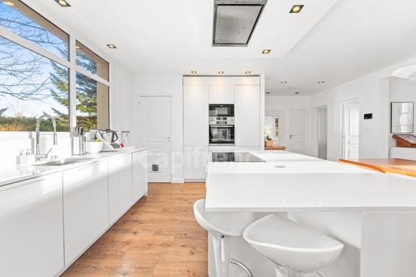 Maison à vendre 6 pièces DIVONNE LES BAINS (01) - garage, cave, buanderie, jardin