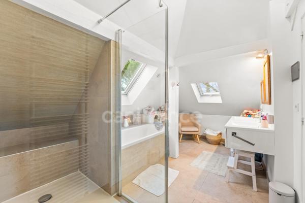 Maison à vendre 6 pièces DIVONNE LES BAINS (01) - garage, cave, buanderie, jardin