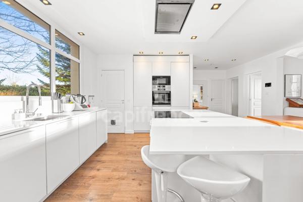 Maison à vendre 6 pièces DIVONNE LES BAINS (01) - garage, cave, buanderie, jardin