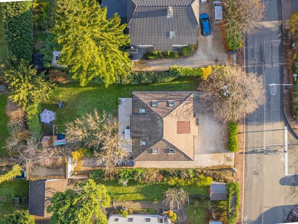Maison à vendre 6 pièces DIVONNE LES BAINS (01) - garage, cave, buanderie, jardin
