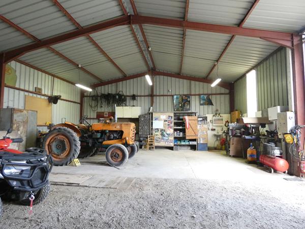 Terrain de 1 000 m² avec Mobil home, 2 hangars Outarville
