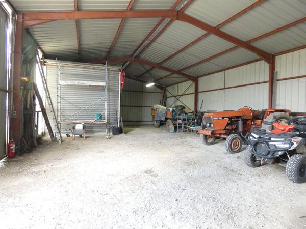 Terrain de 1 000 m² avec Mobil home, 2 hangars Outarville