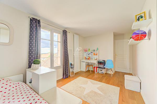 Maison familiale au calme, aux portes de Saint-Germain-en-Laye 170 m2 699 000 € **  - Référence  18830