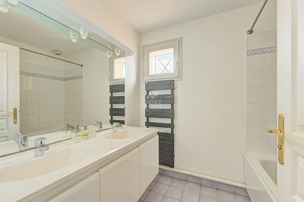 Maison familiale au calme, aux portes de Saint-Germain-en-Laye 170 m2 699 000 € **  - Référence  18830