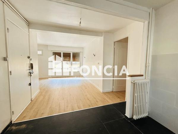 Location Appartement 4 pièces 79.6 m² - 57 RUE DU CAPITOLE Toulon 83000