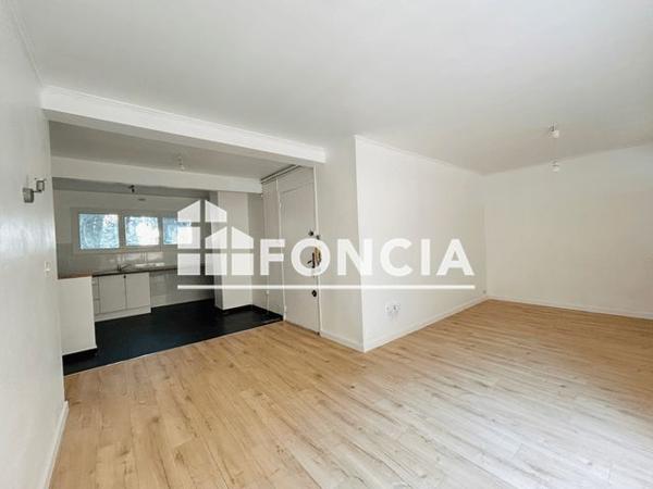 Location Appartement 4 pièces 79.6 m² - 57 RUE DU CAPITOLE Toulon 83000