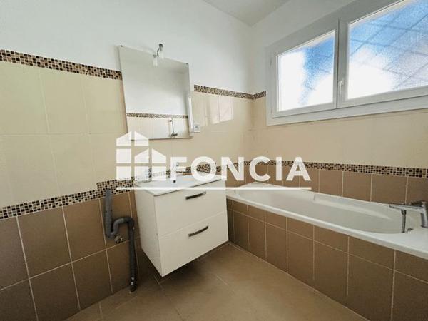 Location Appartement 4 pièces 79.6 m² - 57 RUE DU CAPITOLE Toulon 83000