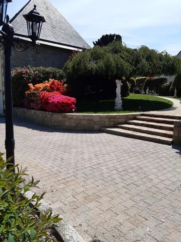 A VENDRE ELEGANTE DEMEURE FAMILIALE AVEC APPARTEMENT INDEPEN