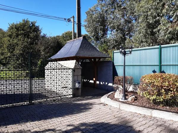 A VENDRE ELEGANTE DEMEURE FAMILIALE AVEC APPARTEMENT INDEPEN