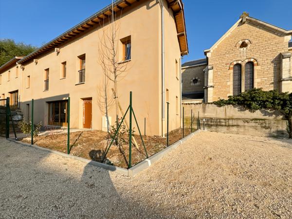 Sainte-Euphémie (01600) Plateau Duplex avec Jardin à Aménager - Hyper Centre Village