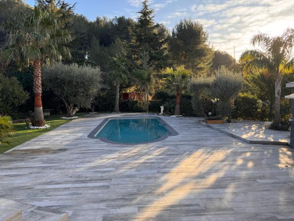 Roquevaire (13360) Gemenos Belle villa de plain pied avec piscine et maison secondaire