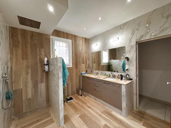 Roquevaire (13360) Gemenos Belle villa de plain pied avec piscine et maison secondaire