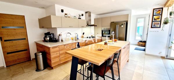 Maison avec vue et grand jardin