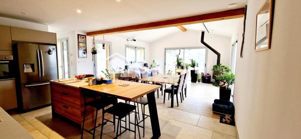 Maison avec vue et grand jardin