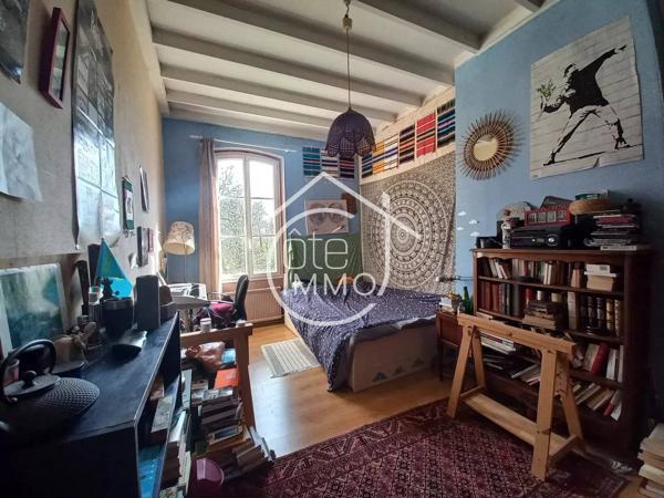 Port-Ste-Foy-et-Ponchapt : Maison en pierre, 3 chambres, dépendances