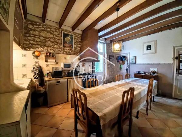 Port-Ste-Foy-et-Ponchapt : Maison en pierre, 3 chambres, dépendances