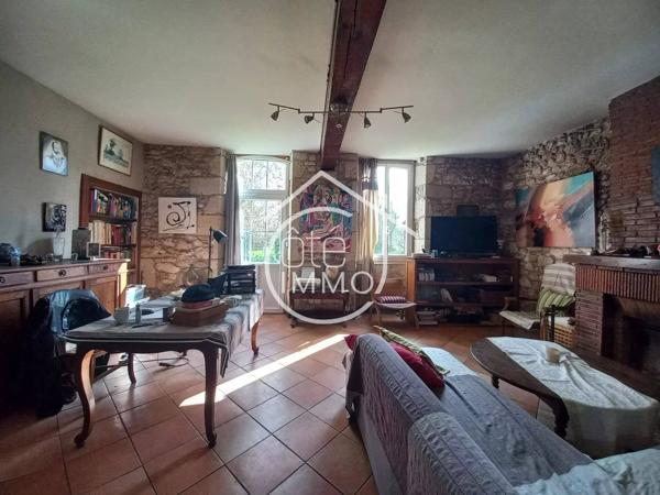 Port-Ste-Foy-et-Ponchapt : Maison en pierre, 3 chambres, dépendances