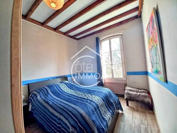 Port-Ste-Foy-et-Ponchapt : Maison en pierre, 3 chambres, dépendances