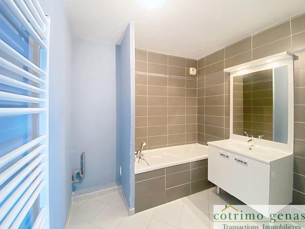 GENAS 69740 Beau T4 de 100m² en toit terrasse+ garage