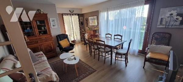 CROZON - centre ville - Appartement T3 en bon état et composé d'une cuisine aménagée et équipée...