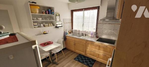 CROZON - centre ville - Appartement T3 en bon état et composé d'une cuisine aménagée et équipée...