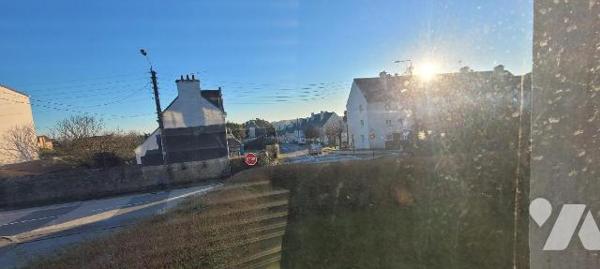 CROZON - centre ville - Appartement T3 en bon état et composé d'une cuisine aménagée et équipée...