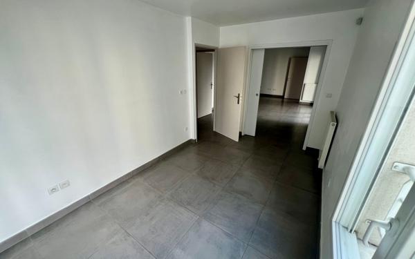 Appartement à vendre    4 pièces • 79 m2 Le Bourget