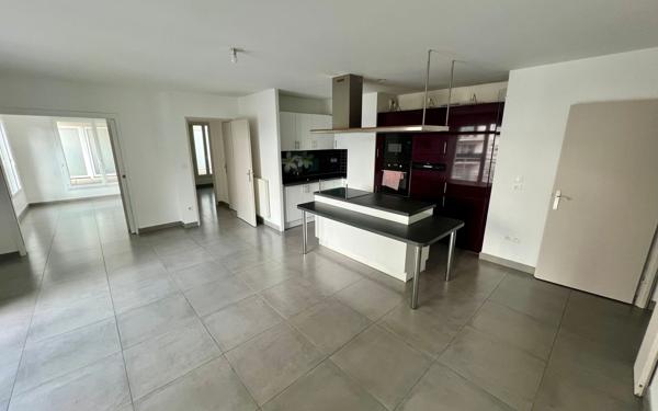 Appartement à vendre    4 pièces • 79 m2 Le Bourget