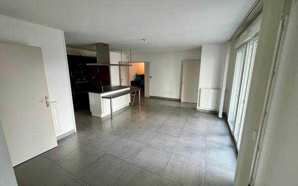 Appartement à vendre    4 pièces • 79 m2 Le Bourget