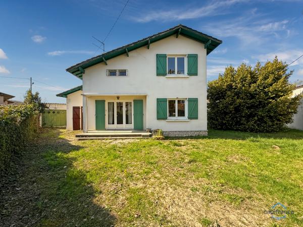 Dpt Landes (40), à vendre AIRE SUR L'ADOUR maison T4 de 96 m² habitables à révover + garage sur 620 m² de terrain, au calme