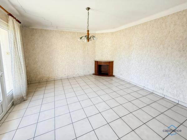 Dpt Landes (40), à vendre AIRE SUR L'ADOUR maison T4 de 96 m² habitables à révover + garage sur 620 m² de terrain, au calme