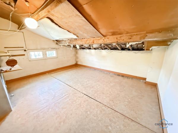 Dpt Landes (40), à vendre AIRE SUR L'ADOUR maison T4 de 96 m² habitables à révover + garage sur 620 m² de terrain, au calme