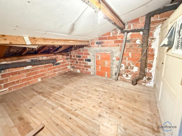 Dpt Landes (40), à vendre AIRE SUR L'ADOUR maison T4 de 96 m² habitables à révover + garage sur 620 m² de terrain, au calme