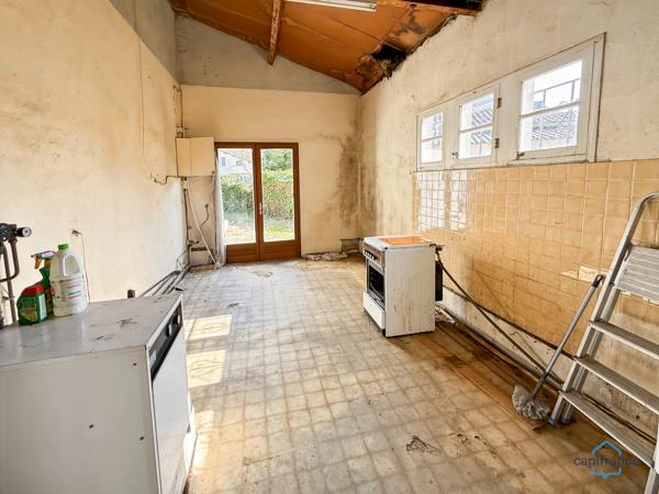Dpt Landes (40), à vendre AIRE SUR L'ADOUR maison T4 de 96 m² habitables à révover + garage sur 620 m² de terrain, au calme