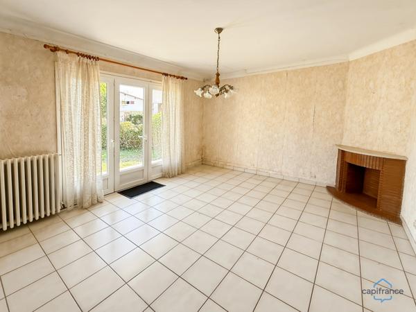 Dpt Landes (40), à vendre AIRE SUR L'ADOUR maison T4 de 96 m² habitables à révover + garage sur 620 m² de terrain, au calme