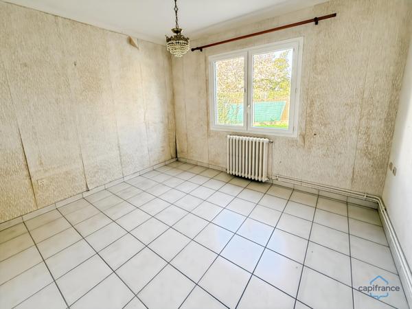 Dpt Landes (40), à vendre AIRE SUR L'ADOUR maison T4 de 96 m² habitables à révover + garage sur 620 m² de terrain, au calme