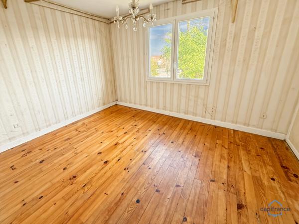 Dpt Landes (40), à vendre AIRE SUR L'ADOUR maison T4 de 96 m² habitables à révover + garage sur 620 m² de terrain, au calme
