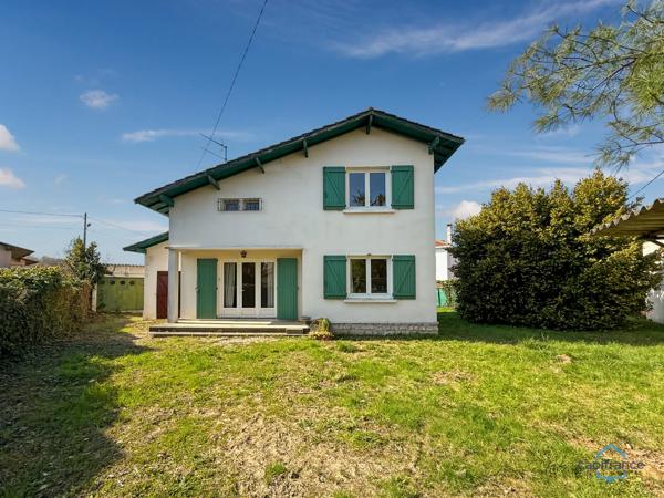 Dpt Landes (40), à vendre AIRE SUR L'ADOUR maison T4 de 96 m² habitables à révover + garage sur 620 m² de terrain, au calme