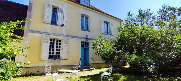 Maison Bourgeoise à Rénover à Crécy-Couvé