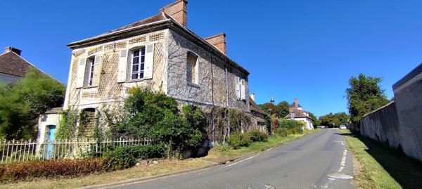 Maison Bourgeoise à Rénover à Crécy-Couvé