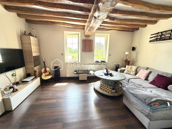 Visite vidéo disponible sur
- ma chaîne YT : Grégory Talbot IMMOBILIER (playlist : Visites filmées)
- FB : Grégory Talbot Immobilier (album : Visites vidéo)
- et sur mon IG : L'immobilier en Normandie (onglet : Réels)

Sur la commune de Freneuse 76410, limitrophe Saint-Aubin-lès-Elbeuf, 
En retrait de la route, dans une impasse au calme, 
À quelques petites minutes de l'autoroute A13 et du centre commercial de Tourville-la-Rivière, 
À deux pas des balades en bord de Seine et du port de plaisance, 

Installez-vous dans cette charmante maison sans aucun travaux à prévoir ! 

- Au rez-de-chaussée vous trouverez la cuisine meublée sur espace de vie; 
- Au premier étage : salle de bain avec wc et un salon qui peut se transformer en chambre éventuellement; 
- Au second : une chambre et un dressing ou chambre bébé ou bureau. 

La maison est actuellement en configuration une chambre mais pourrait potentiellement en contenir trois. 
Visualisez la vidéo pour vous rendre compte. 

À l'extérieur profitez d'un agréable jardin idéalement exposé, d'une place de stationnement devant la maison mais également d'une dépendance avec une cuisine d'été et un grand garage avec espace atelier. 

Ne tardez pas !