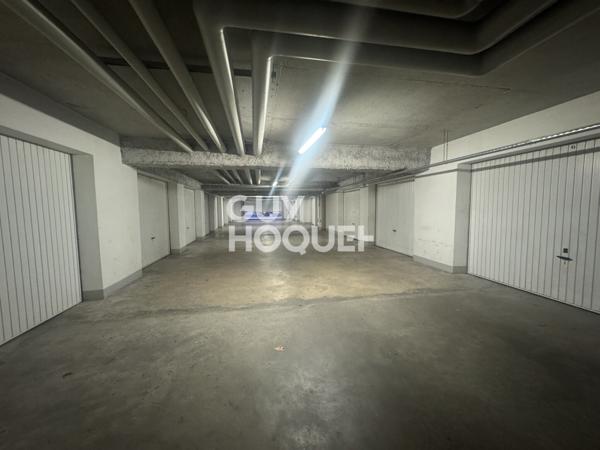 Garage à louer avec porte motorisée