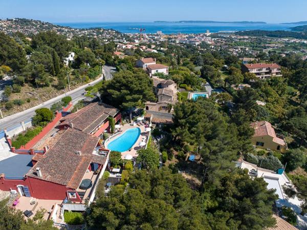 COUP DE COEUR BORMES Superbe  Propriété 360 m2 /2155m²  piscine garages parkings
